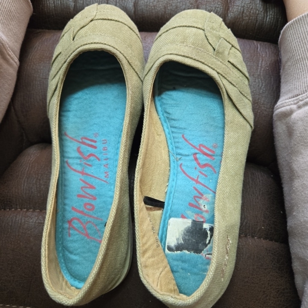 Blowfish Women's Size US 7 Tan Slip On Flats Shoes Low Top‎ Casual Comfort